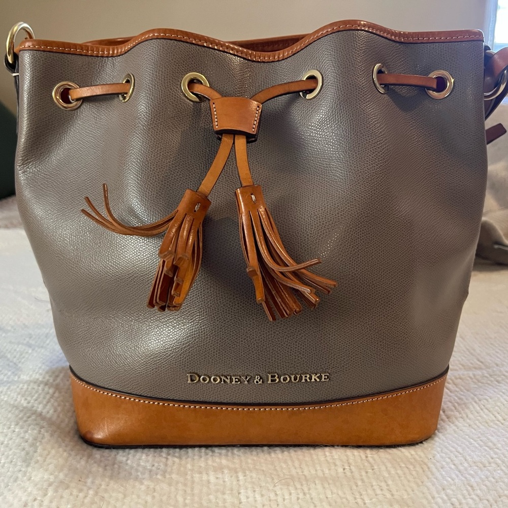 DOONEY & BOURKE CALDWELL LARGE LEATHER DRAWSTRING SHOULDER BAG~GRAY~